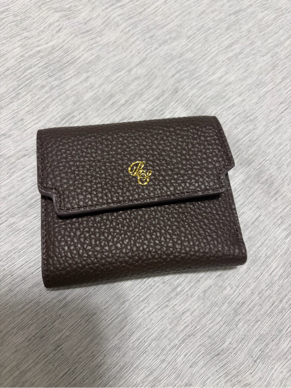 NWOT Bullstrap Trackable wallet